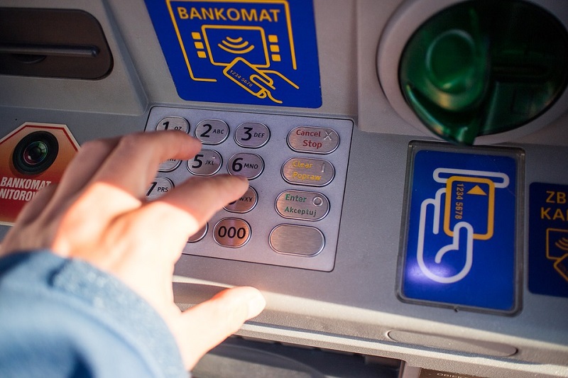 Banke od raznih naknada zaradile 55 milijardi dinara za godinu dana