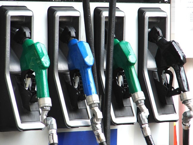 Poznate nove cene goriva, jeftiniji i dizel i benzin