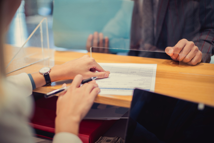 Kako dugovi mogu da ugroze imovinu građana - gde nas zakon štiti, a gde su veliki rizici?