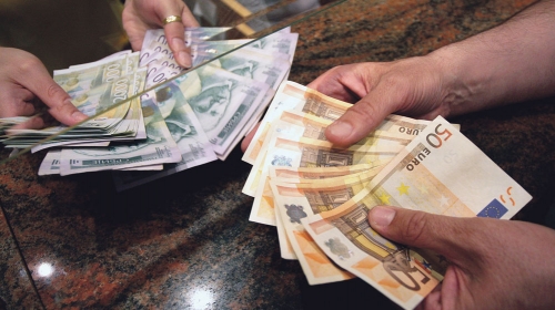 Dinar najjači ove godine, srednji kurs 117,7585
