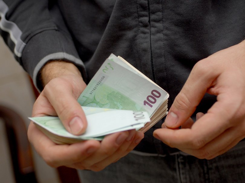 Kurs bez oscilacija, 117,9780 dinara za evro