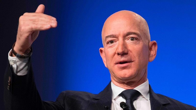 Bezos se danas zvanično povlači sa čela &#34;Amazona&#34; i putuje u svemir